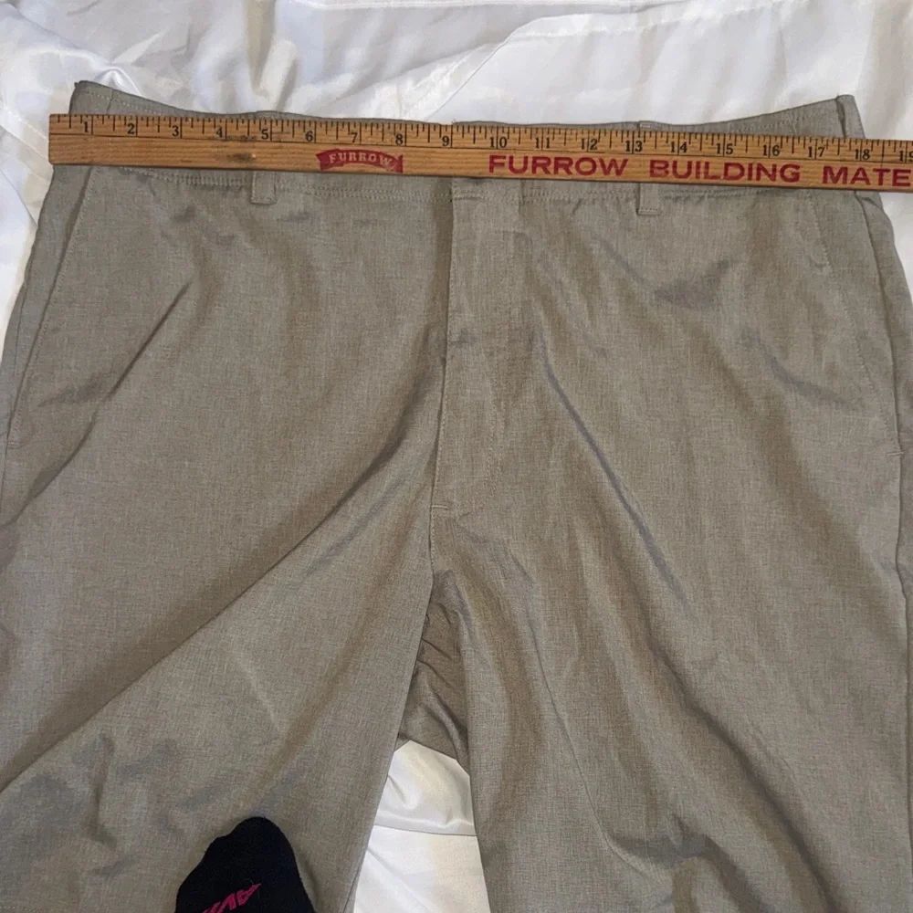 Ben Hogan Men’s Olive-Tan Flat-Front Shorts
